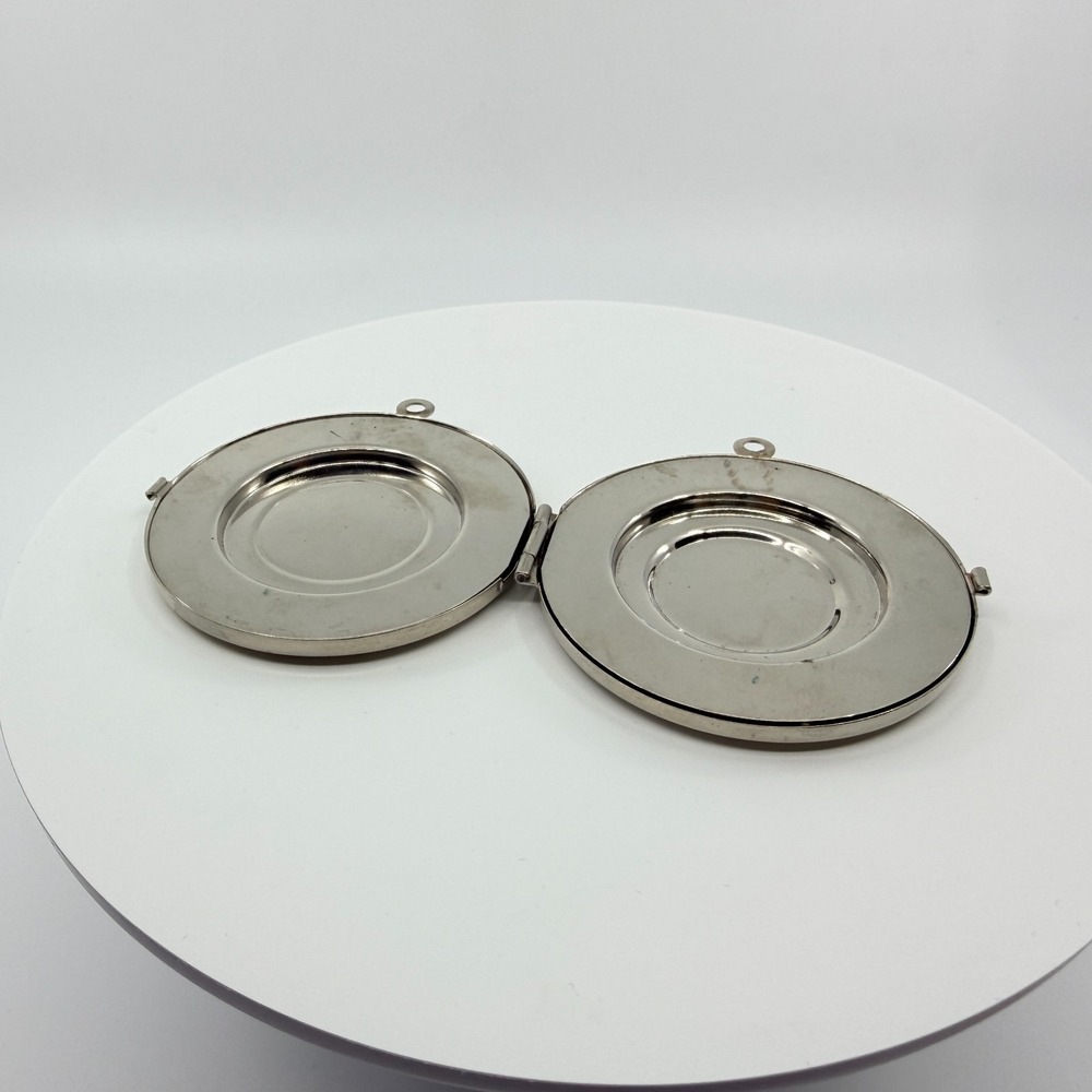 VTG Modern 2016 Commemorative Oversized Silver Tone Round Photo Locket Pendant